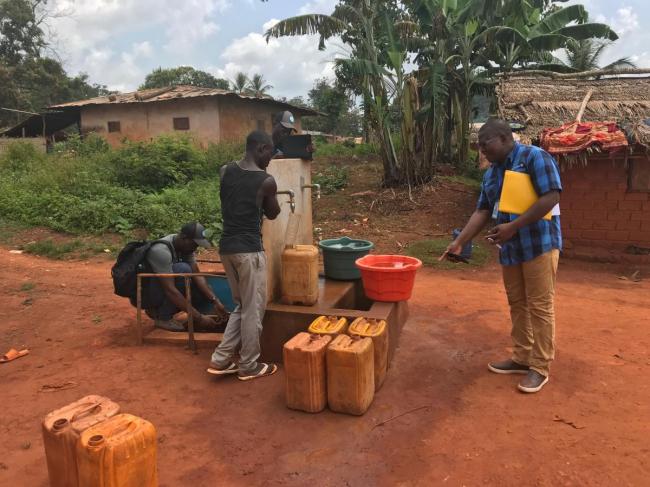 From left to right Crépin Mavoungou Makapou (WFG), a water user and Hilaire Dongobada (technical advisor for IRC and WFG)